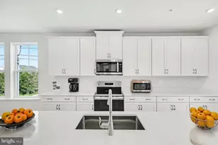 13704 Aviation Pl, Herndon, VA 20171 - Photo 4