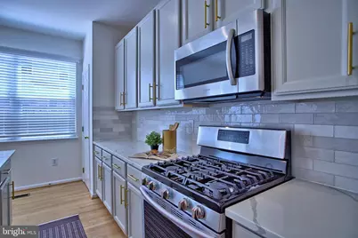 14679 Seasons Drive, Centreville, VA 20120 - Photo 6