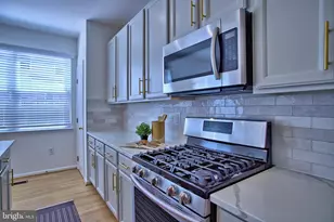 14679 Seasons Dr, Centreville, VA 20120 - Photo 6