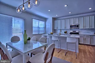 14679 Seasons Dr, Centreville, VA 20120 - Photo 2