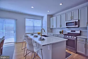 14679 Seasons Dr, Centreville, VA 20120 - Photo 8