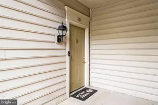 8202 Catbird Cir, Lorton, VA 22079 - Photo 6