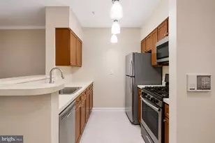 2204 Westcourt Ln, Herndon, VA 20170 - Photo 4