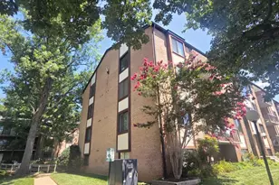 9730 Kingsbridge Dr, Fairfax, VA 22031 - Photo 2