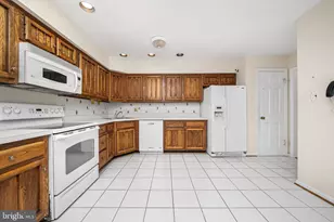 8114 Langbrook Rd, Springfield, VA 22152 - Photo 6