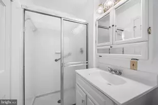 8114 Langbrook Rd, Springfield, VA 22152 - Photo 14