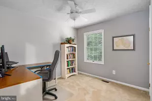 12035 Lake Newport Rd, Reston, VA 20194 - Photo 26
