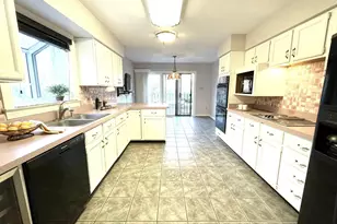 6319 Chaucer View Cir, Alexandria, VA 22304 - Photo 2
