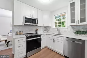 10196 Bessmer Ln, Fairfax, VA 22032 - Photo 12