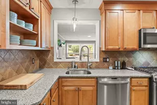 8632 Kerry Ln, Springfield, VA 22152 - Photo 18