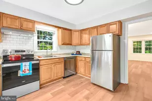 9599 Blake Park Ct, Fairfax, VA 22031 - Photo 8