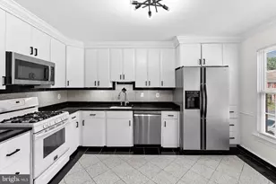 7877 Painted Daisy Dr, Springfield, VA 22152 - Photo 10