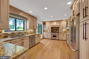 9982 Blackberry Ln, Great Falls, VA 22066 - Photo 10