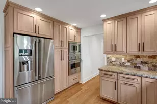 9982 Blackberry Ln, Great Falls, VA 22066 - Photo 12