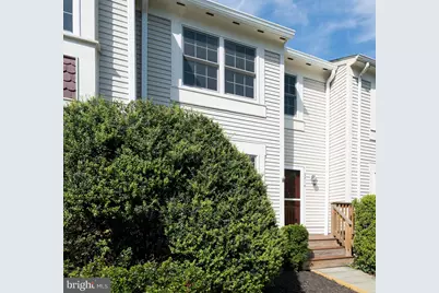 5714 Evergreen Knoll Court, Alexandria, VA 22303 - Photo 2