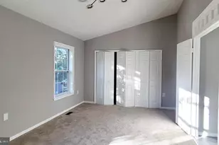 5719 Mason Bluff Dr, Burke, VA 22015 - Photo 16