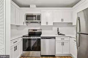 13726 Autumn Vale Ct, Chantilly, VA 20151 - Photo 2