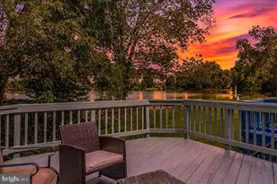 7106 Snug Harbor Ct, Alexandria, VA 22315 - Photo 2