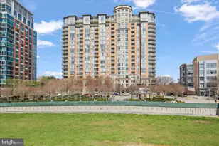 8220 Crestwood Heights Dr, McLean, VA 22102 - Photo 2