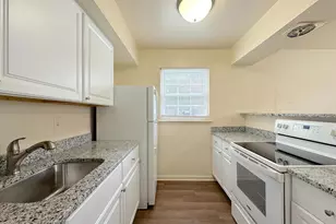 9642 Hagel Cir, Lorton, VA 22079 - Photo 8