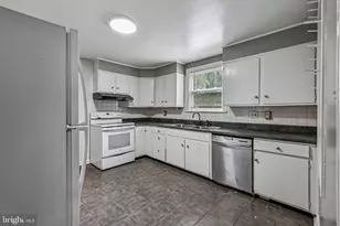 7806 Oak St, Falls Church, VA 22043 - Photo 12