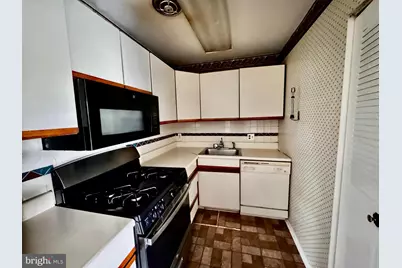 212 Locust Street SE #111, Vienna, VA 22180 - Photo 8
