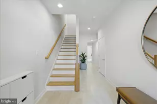 9228 Wood Violet Ct, Fairfax, VA 22031 - Photo 2
