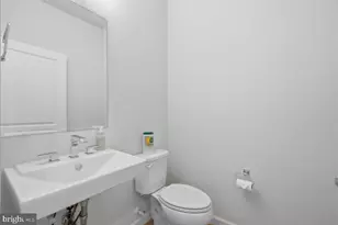 9228 Wood Violet Ct, Fairfax, VA 22031 - Photo 14