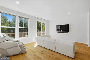 9228 Wood Violet Ct, Fairfax, VA 22031 - Photo 6