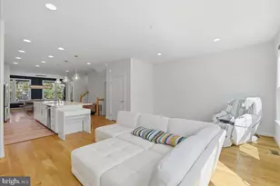 9228 Wood Violet Ct, Fairfax, VA 22031 - Photo 8