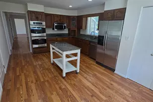 9929 Barnsbury Ct, Fairfax, VA 22031 - Photo 2