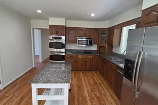 9929 Barnsbury Ct, Fairfax, VA 22031 - Photo 4