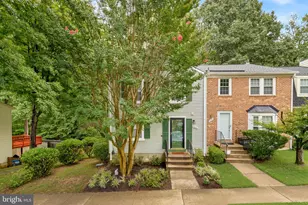 10131 Walnut Wood Ct, Burke, VA 22015 - Photo 2
