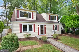 6909 Custis Pkwy, Falls Church, VA 22042 - Photo 2