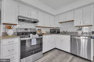 7980 Tyson Oaks Cir, Vienna, VA 22182 - Photo 12