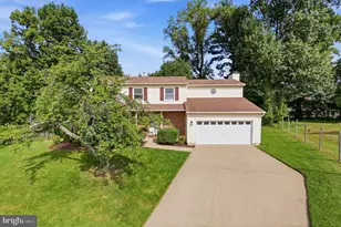 2998 Steven Martin Dr, Fairfax, VA 22031 - Photo 2