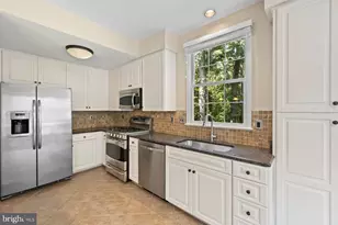 6106 Franconia Commons Ct, Alexandria, VA 22310 - Photo 12