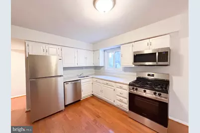 662 Herndon Parkway, Herndon, VA 20170 - Photo 2