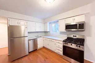 662 Herndon Pkwy, Herndon, VA 20170 - Photo 2