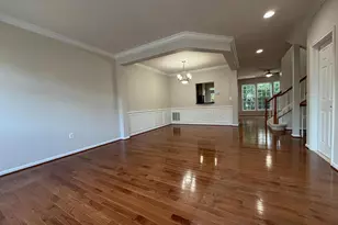 5669 Faircloth Ct, Centreville, VA 20120 - Photo 4