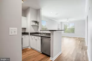 11326 Aristotle Dr, Fairfax, VA 22030 - Photo 6