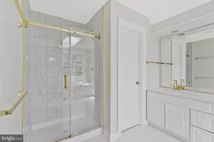9546 Lagersfield Cir, Vienna, VA 22181 - Photo 24