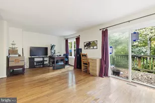 9019 Golden Leaf Ct, Springfield, VA 22153 - Photo 12
