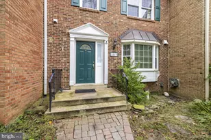9019 Golden Leaf Ct, Springfield, VA 22153 - Photo 2