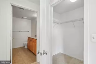4490 Market Commons Dr, Fairfax, VA 22033 - Photo 20