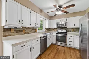 3574 Armfield Farm Dr, Chantilly, VA 20151 - Photo 4