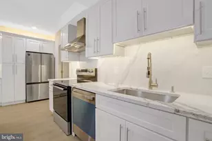 8305 Covington Woods Ct, Springfield, VA 22153 - Photo 6