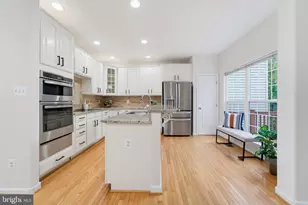 13280 Maple Creek Ln, Centreville, VA 20120 - Photo 12
