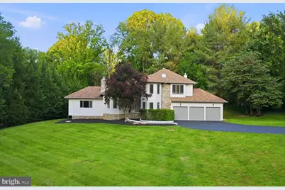 905 Falls Bridge Lane, Great Falls, VA 22066 - Photo 2