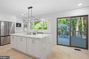 905 Falls Bridge Ln, Great Falls, VA 22066 - Photo 18